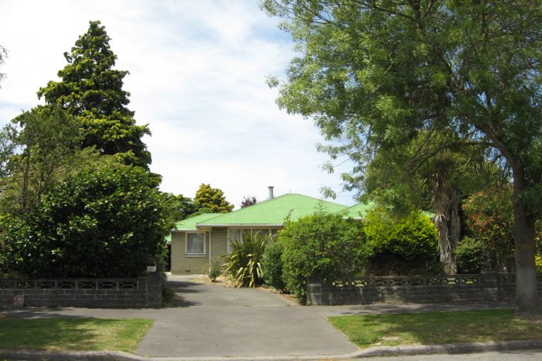 Photo of property in 32 Emlyn Place, Avondale, Christchurch, 8061