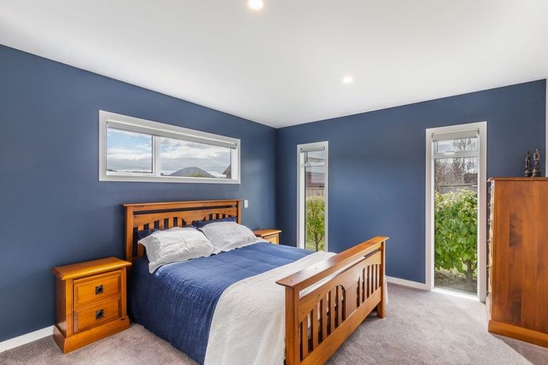 Photo of property in 18 Lakemere Way, Kinloch, Taupo, 3377