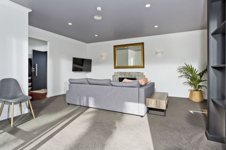 Photo of property in 1/204 Beach Haven Road, Beach Haven, Auckland, 0626