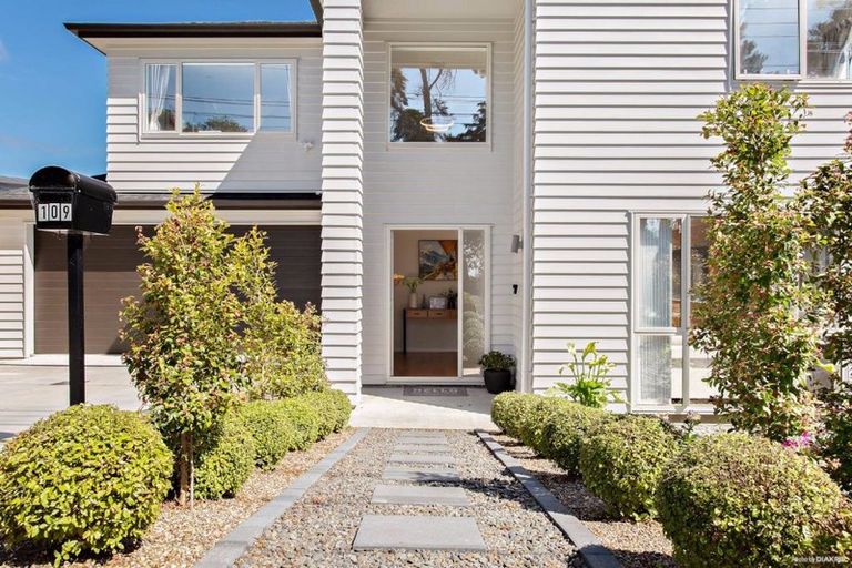 Photo of property in 109 Kowhai Road, Mairangi Bay, Auckland, 0630