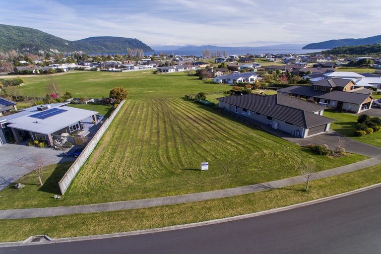 Photo of property in 15 Montgomery Crescent, Kinloch, Taupo, 3377