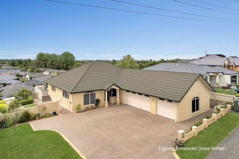 Photo of property in 82 Rototuna Road, Rototuna, Hamilton, 3210