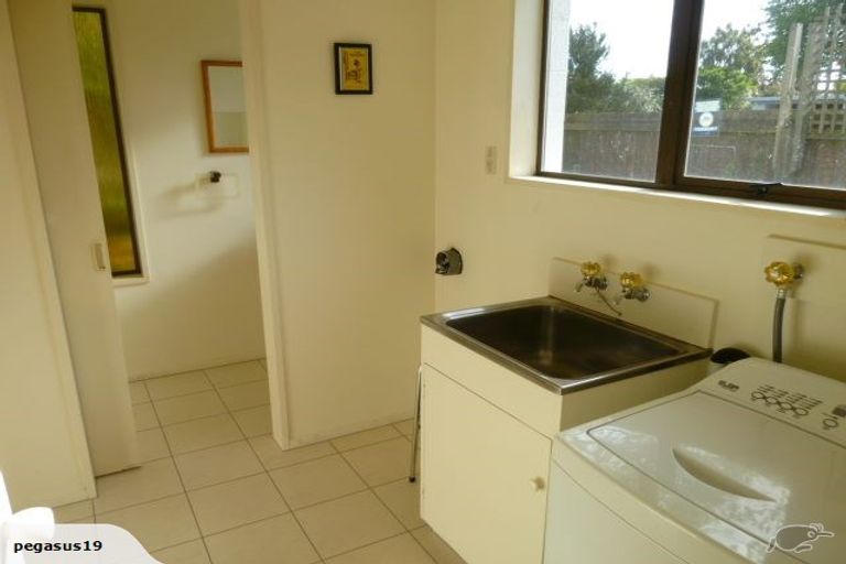 Photo of property in 2/76 Hinau Street, Riccarton, Christchurch, 8041