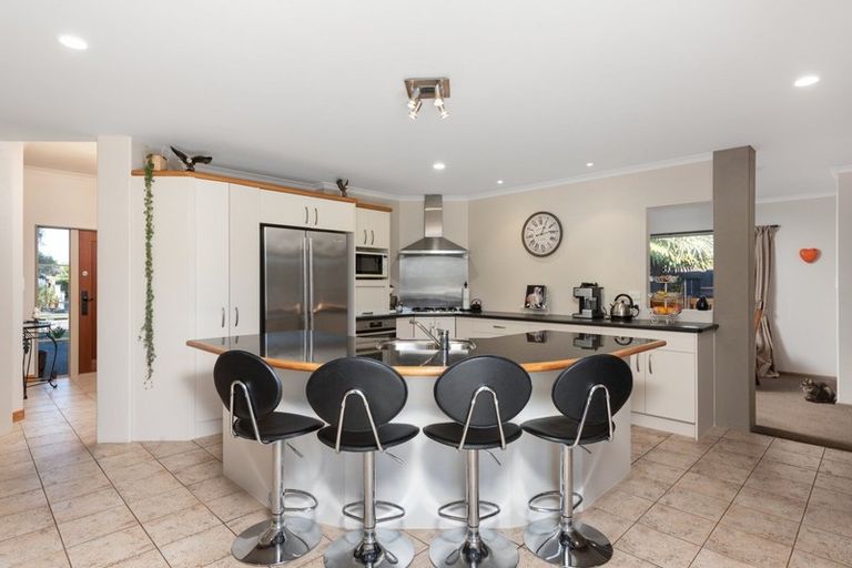 Photo of property in 10 Saint Kilda Place, Papamoa Beach, Papamoa, 3118