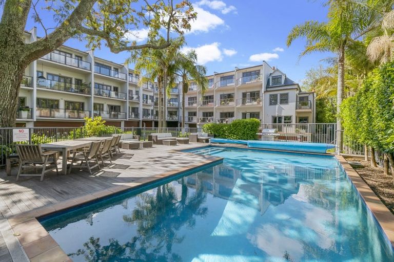 Photo of property in 2/177 Hurstmere Road, Takapuna, Auckland, 0622