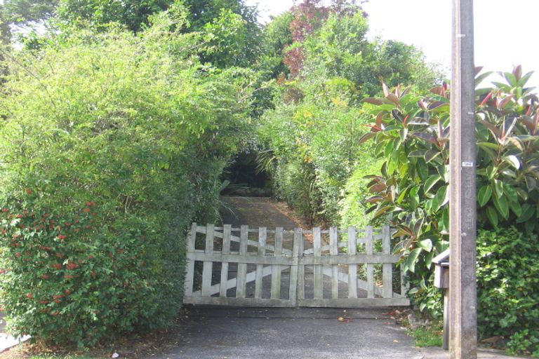 Photo of property in 14 Rerewai Place, Kelston, Auckland, 0602
