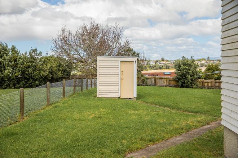 Photo of property in 51 Hillary Crescent, Belmont, Auckland, 0622