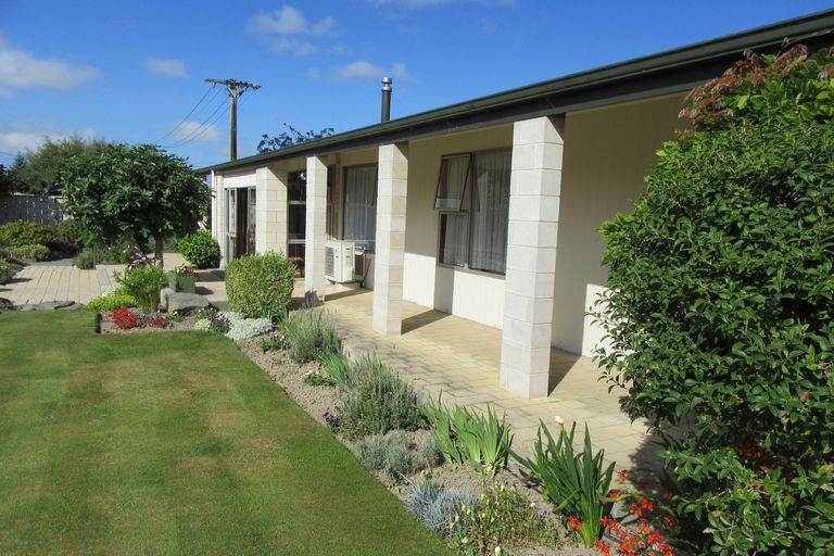 Photo of property in 17a Churchill Place, Waimate, 7924