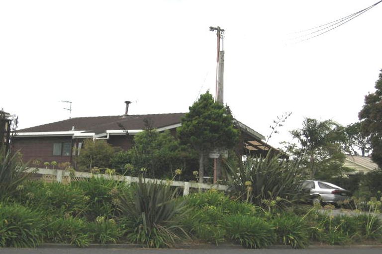 Photo of property in 1/260 Sunset Road, Windsor Park, Auckland, 0632