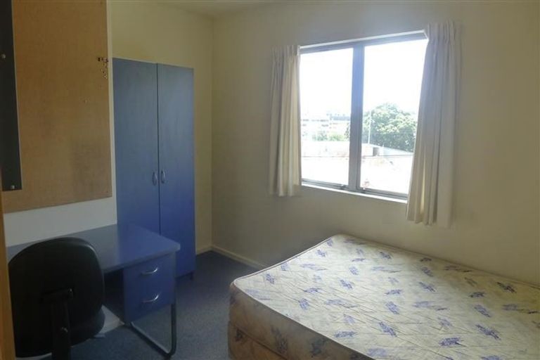 Photo of property in Basin Reserve Complex, 13/4 Sussex Street, Mount Cook, Wellington, 6021