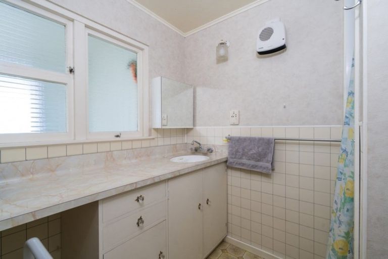 Photo of property in 14 Hinerau Grove, Waipahihi, Taupo, 3330