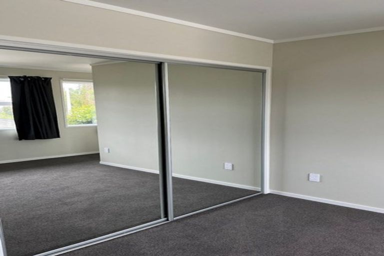 Photo of property in 2/75 Tramway Road, Beach Haven, Auckland, 0626