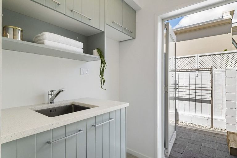 Photo of property in 2/26 Manly Esplanade, Browns Bay, Auckland, 0630