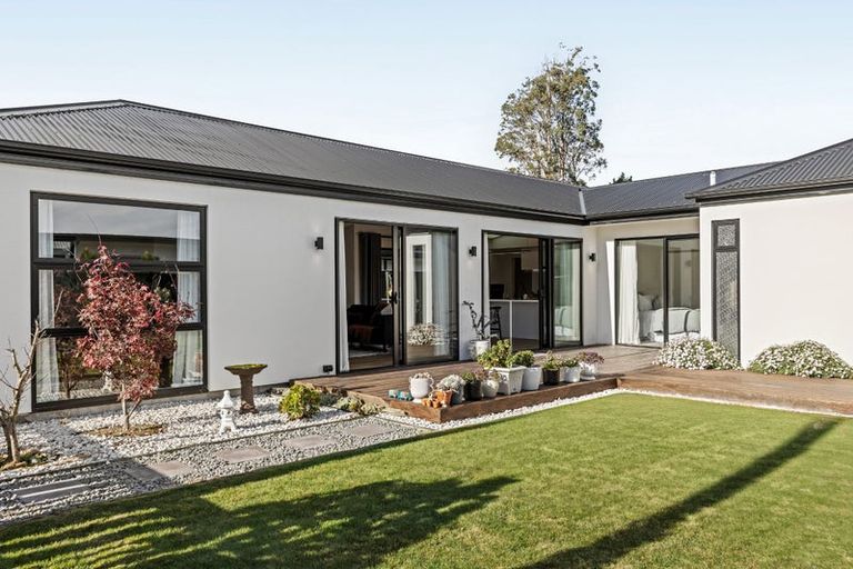 Photo of property in 27 Irvines Track, Halswell, Christchurch, 8025