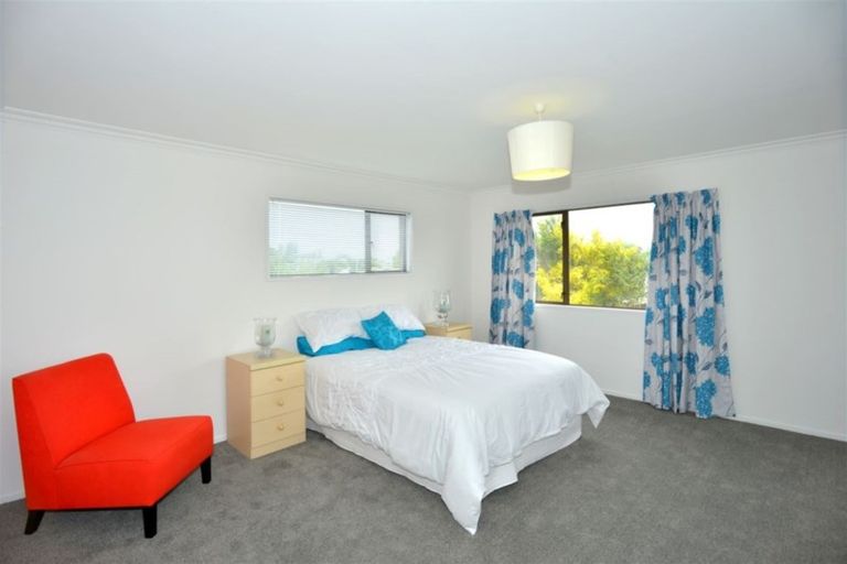 Photo of property in 15 Sawtell Place, Northcote, Christchurch, 8052
