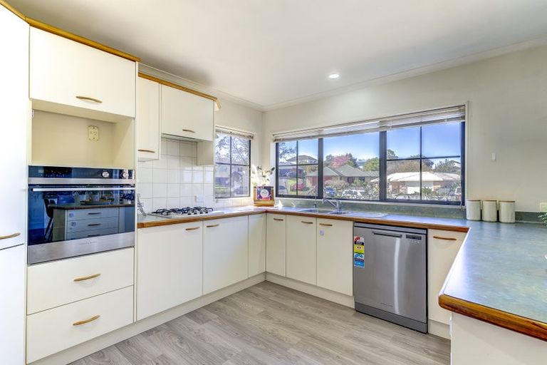 Photo of property in 1 Hereford Place, Grandview Heights, Hamilton, 3200