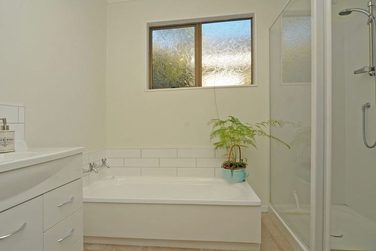 Photo of property in 7a Braithwaite Street, Karori, Wellington, 6012