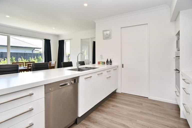 Photo of property in 32 Watkins Drive, Rangiora, 7400