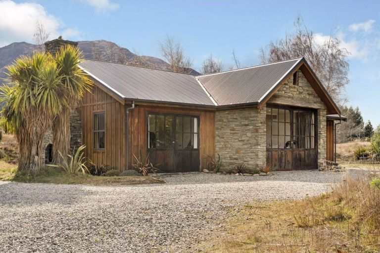Photo of property in 66 Te Awa Road, Albert Town, Wanaka, 9382