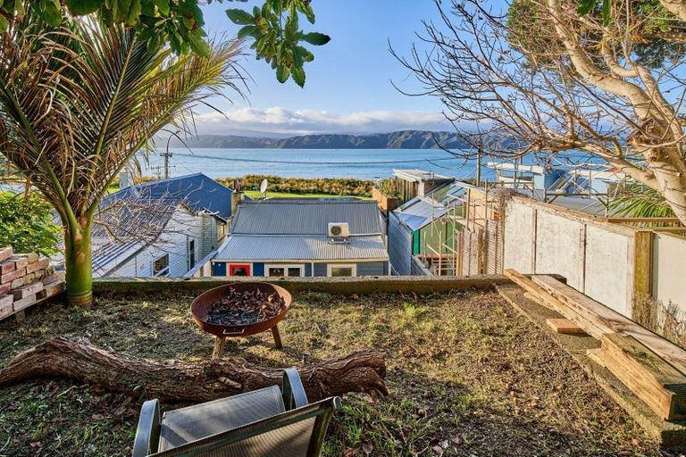 Photo of property in 197 Marine Parade, Seatoun, Wellington, 6022