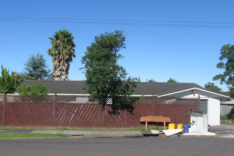 Photo of property in 1/14 Hinekohu Street, New Lynn, Auckland, 0600