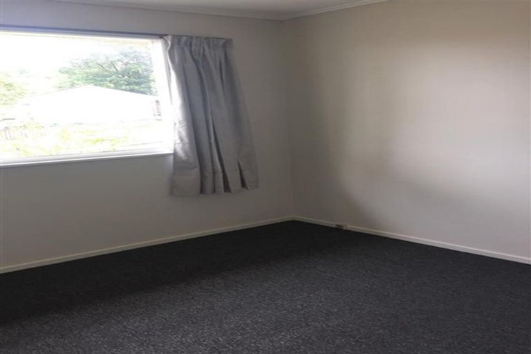 Photo of property in 9 Shale Avenue, Massey, Auckland, 0614