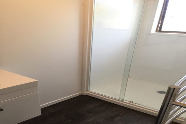 Photo of property in 1/18 Teviot Place, Totara Vale, Auckland, 0629