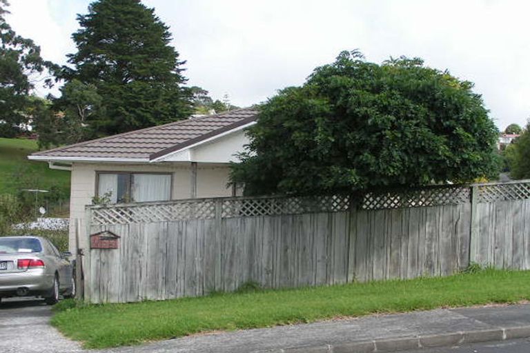 Photo of property in 25 Loughanure Place, Massey, Auckland, 0614