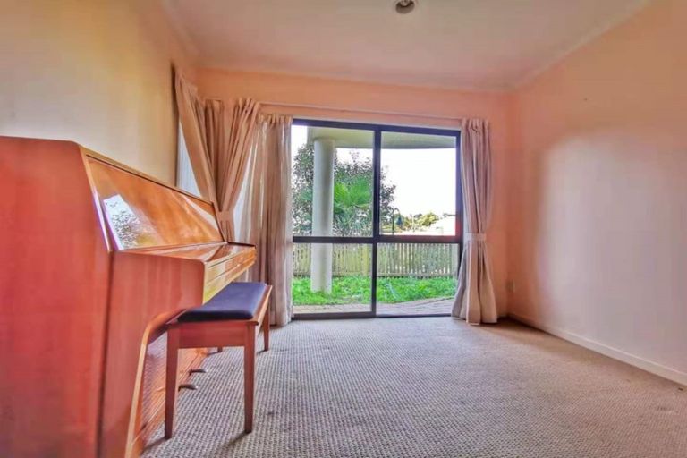 Photo of property in 55 Penguin Drive, Murrays Bay, Auckland, 0630