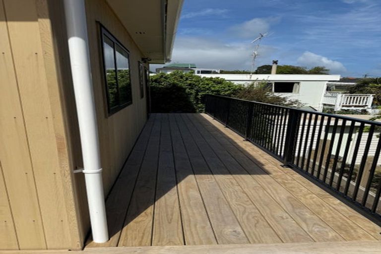 Photo of property in 1 Renown Road, Raumati South, Paraparaumu, 5032