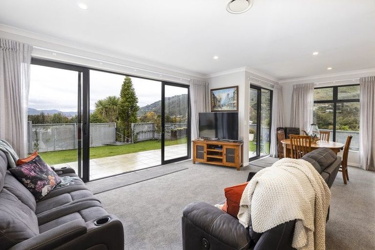 Photo of property in 10 Admiralty Place, Waikawa, Picton, 7220