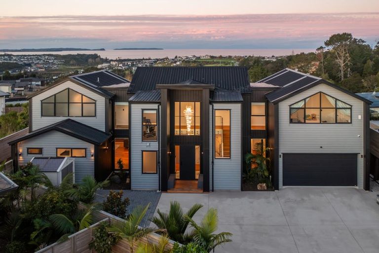 Photo of property in 4 Taku Close, Long Bay, Auckland, 0630