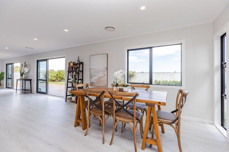 Photo of property in 5 Golf Vue Place, Castlecliff, Whanganui, 4501