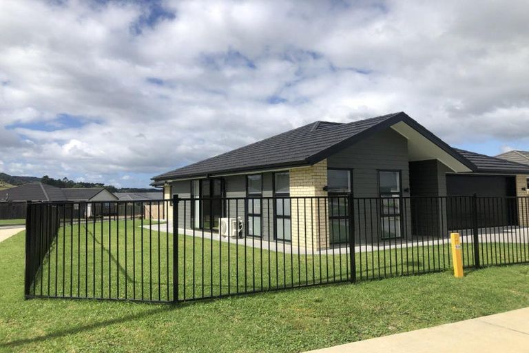 Photo of property in 8 Ohau Crescent, Tikipunga, Whangarei, 0112