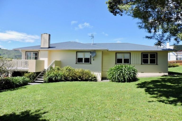 Photo of property in 5 Gonville Street, Tawa, Wellington, 5028