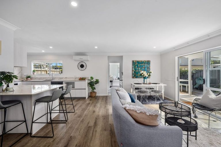 Photo of property in 1/69 Bay Street, Red Beach, 0932