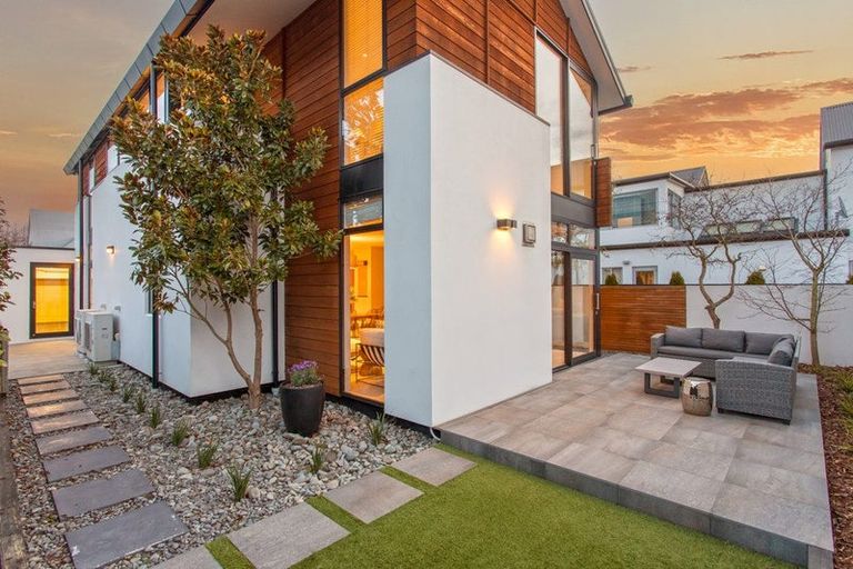 Photo of property in 96 Merivale Lane, Merivale, Christchurch, 8014