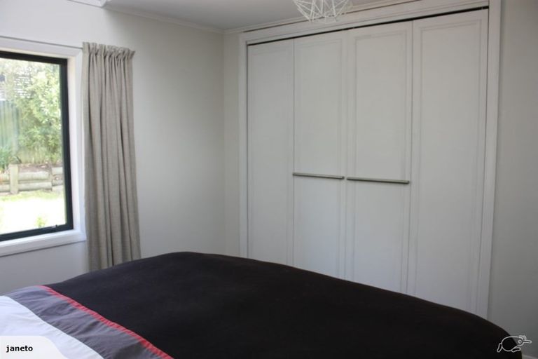 Photo of property in 52 Poto Road, Normandale, Lower Hutt, 5010