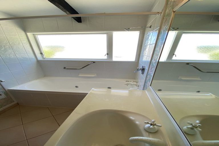 Photo of property in 35a Amapur Drive, Khandallah, Wellington, 6035