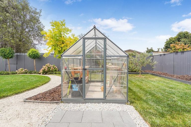 Photo of property in 13 Knightsbridge Place, Dinsdale, Hamilton, 3204