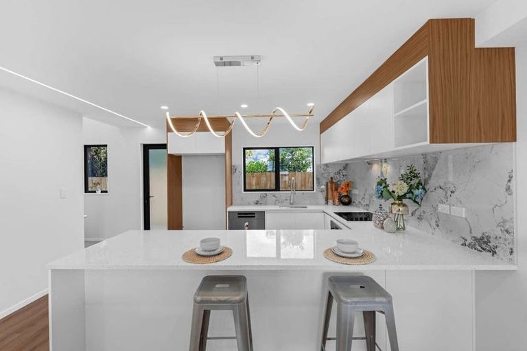 Photo of property in 3/1 Benita Place, Sunnyvale, Auckland, 0612