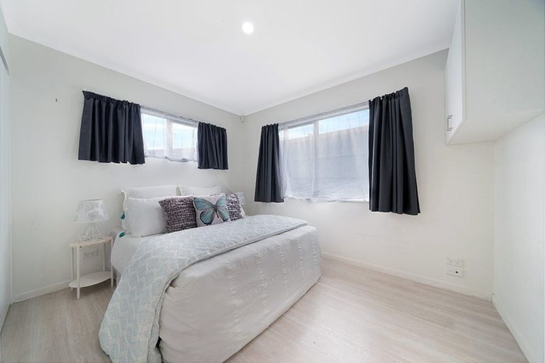 Photo of property in 124a Golf Road, New Lynn, Auckland, 0600