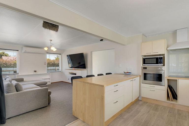 Photo of property in 19 Cardiff Crescent, Cannons Creek, Porirua, 5024