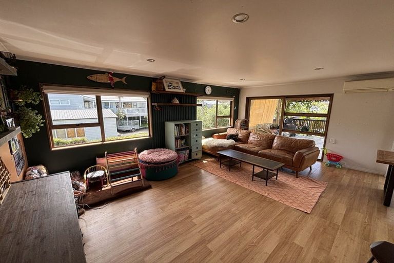 Photo of property in 63 Elliston Crescent, Stanmore Bay, Whangaparaoa, 0932