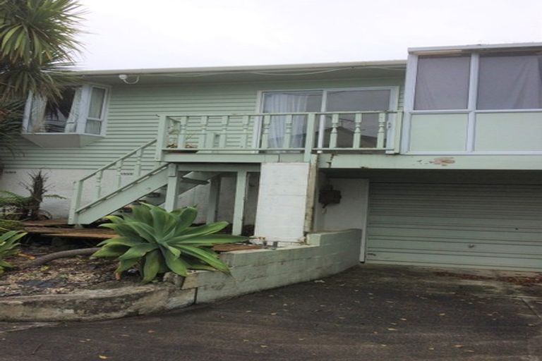 Photo of property in 1/38 Woodside Avenue, Northcote, Auckland, 0627