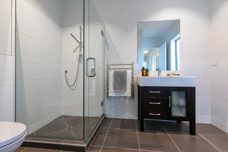 Photo of property in 17a Churchouse Road, Greenhithe, Auckland, 0632