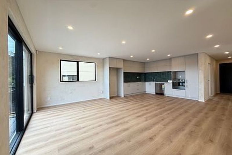 Photo of property in 86a Tiriwa Drive, Massey, Auckland, 0614