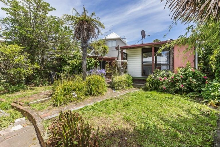 Photo of property in 32 Kilbirnie Crescent, Kilbirnie, Wellington, 6022