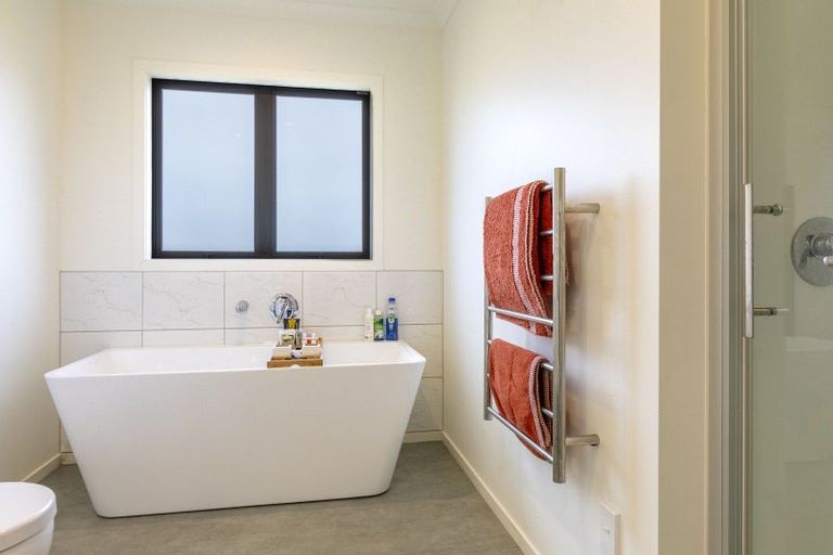 Photo of property in 1 Elm Place, Waipukurau, 4284