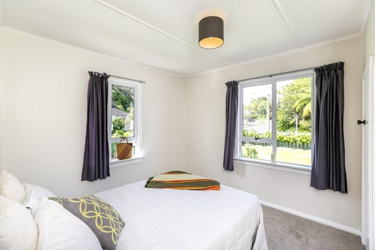 Photo of property in 16 Awanui Street, Merrilands, New Plymouth, 4312